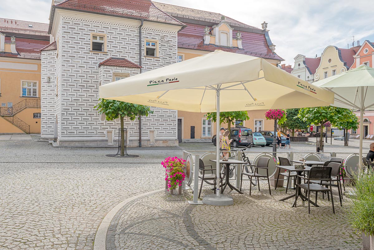 Parasole ogrodowe klasyczne z logo - ekonomiczna opcja dla restauracji